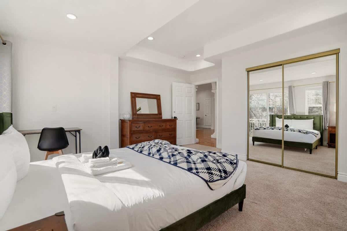 Spacious 3br, One And A Half Bath 2nd Floor In *