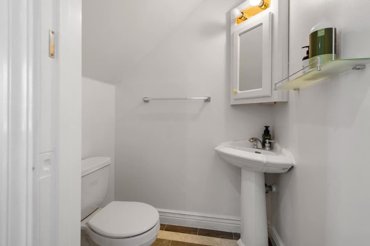 Apartment Spacious 3br, One And A Half Bath 2nd Floor In *
