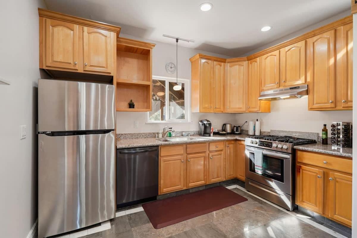 Apartment Spacious 3br, One And A Half Bath 2nd Floor In *